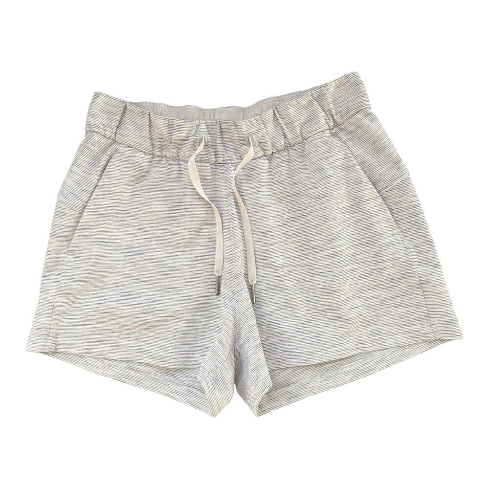 Lululemon On The Fly Short 2.5 Inseam Size 4 Gray White Striped Drawcord